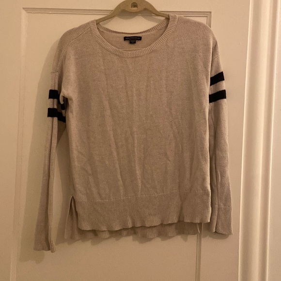 American Eagle Outfitters Tops - Long sleeve light sweater